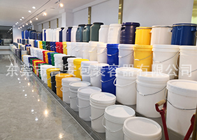 乌克兰粉嫩小穴吉安容器一楼涂料桶、机油桶展区